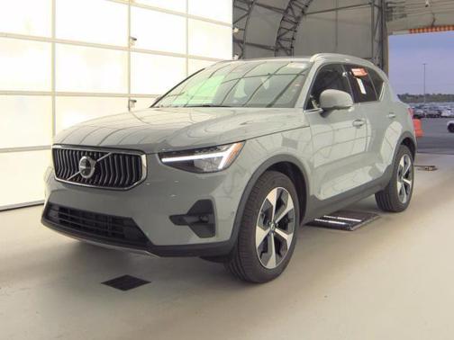 Vapour Grey Metallic 2025 Volvo XC40 B5 Plus Bright Theme
