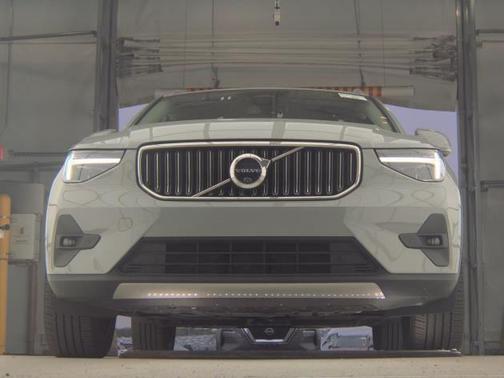 Vapour Grey Metallic 2025 Volvo XC40 B5 Plus Bright Theme