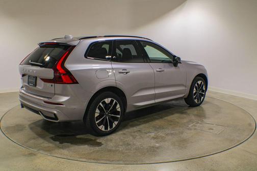 Aurora Silver 2026 Volvo XC60 B5 Plus
