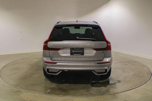 Aurora Silver 2026 Volvo XC60 B5 Plus