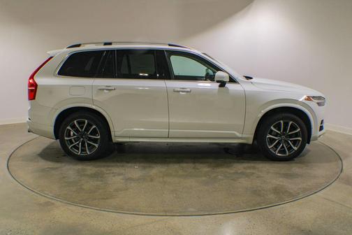 Ice White 2019 Volvo XC90 T5 Momentum