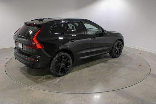 2026 Volvo XC60 B5 Ultra Black Edition