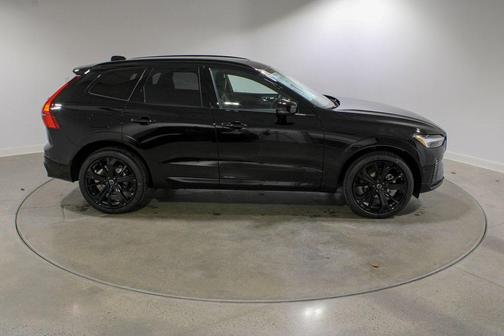 2026 Volvo XC60 B5 Ultra Black Edition