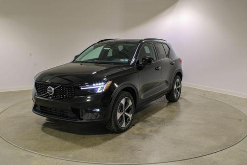 Onyx Black 2026 Volvo XC40 Plus, B5 AWD Gas (mild hybrid), Dark