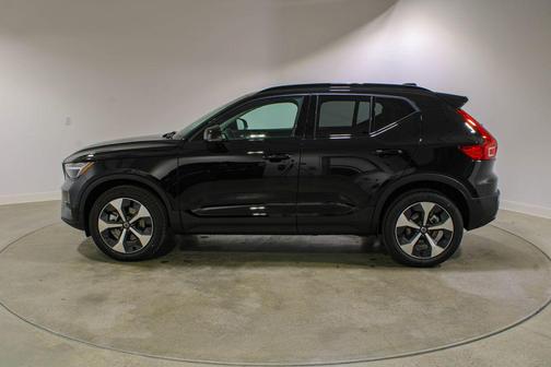Onyx Black 2026 Volvo XC40 Plus, B5 AWD Gas (mild hybrid), Dark