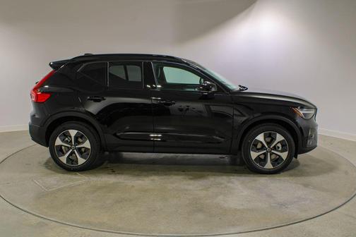 Onyx Black 2026 Volvo XC40 Plus, B5 AWD Gas (mild hybrid), Dark