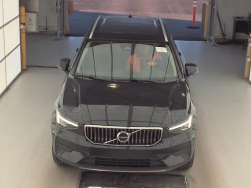 Onyx Black Metallic 2025 Volvo XC40 B5 Core Bright Theme