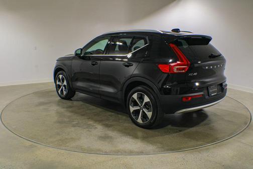 Onyx Black Metallic 2025 Volvo XC40 B5 Core Bright Theme