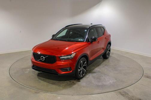 2022 Volvo XC40 T5 R-Design