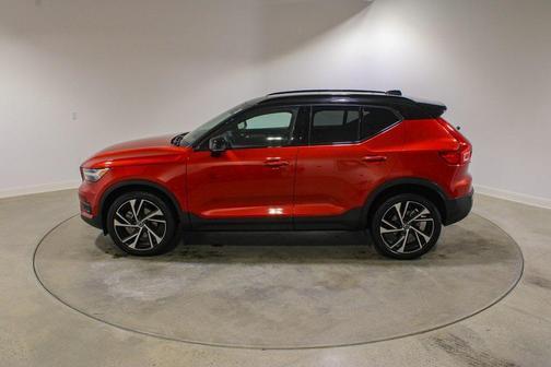 2022 Volvo XC40 T5 R-Design