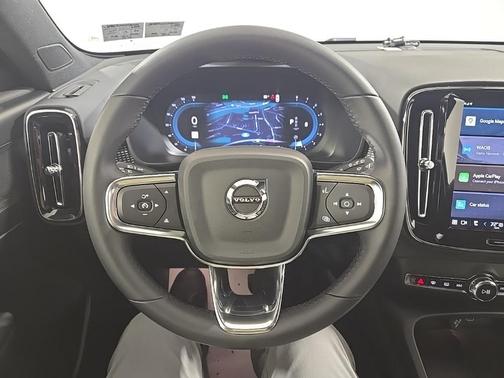 2025 Volvo XC40 B5 Plus Dark Theme