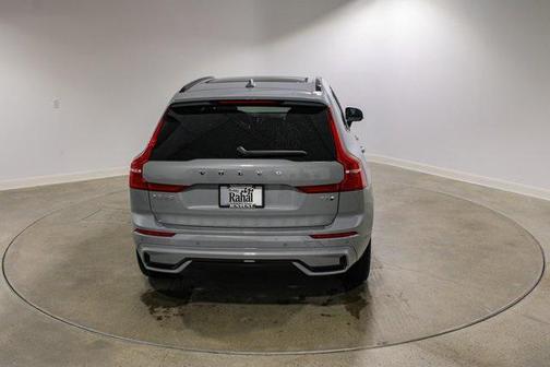 2025 Volvo XC60 Plug-In Hybrid T8 Plus