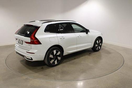 2025 Volvo XC60 Plug-In Hybrid T8 Plus