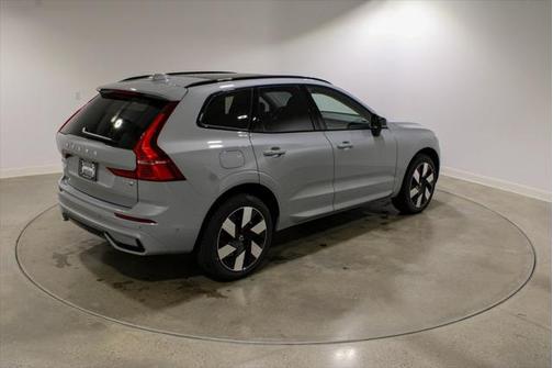 2025 Volvo XC60 Plug-In Hybrid T8 Plus