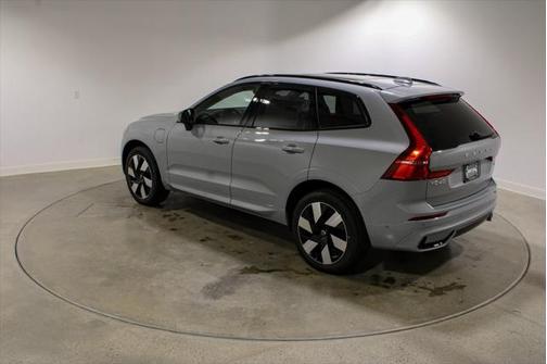 2025 Volvo XC60 Plug-In Hybrid T8 Plus