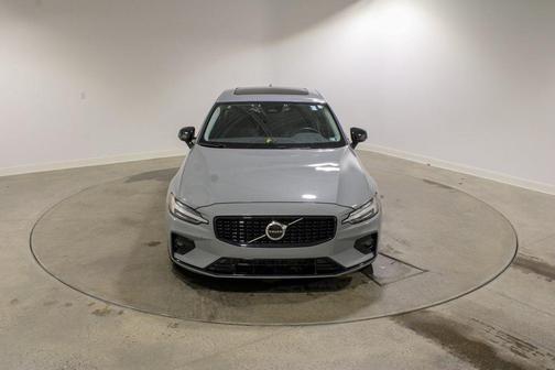 2024 Volvo S60 B5 Core Dark Theme