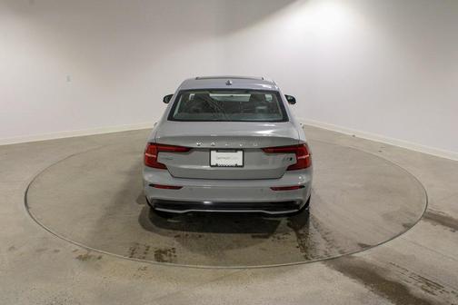 2024 Volvo S60 B5 Core Dark Theme