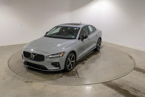 2024 Volvo S60 B5 Core Dark Theme