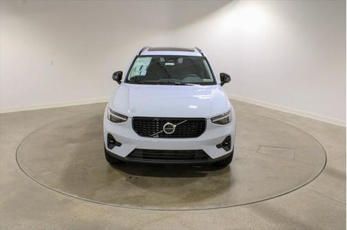 2026 Volvo XC40 B5 Ultra
