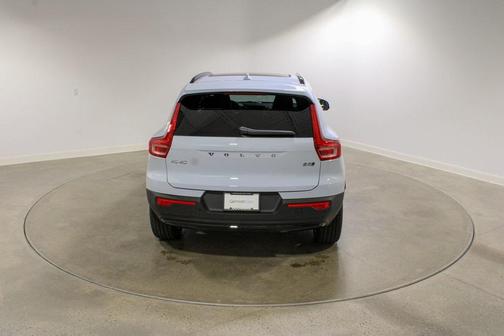 2026 Volvo XC40 B5 Ultra