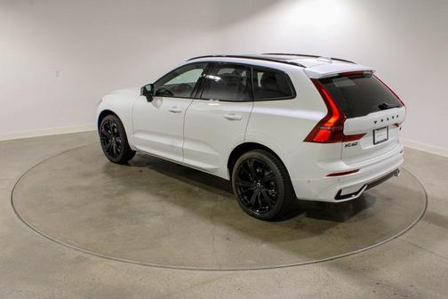 2026 Volvo XC60 B5 Ultra Black Edition