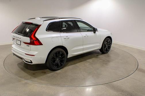 2026 Volvo XC60 B5 Ultra Black Edition