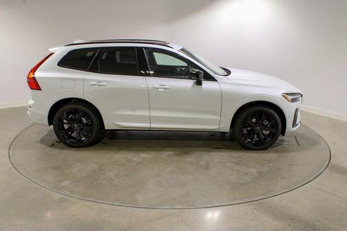 2026 Volvo XC60 B5 Ultra Black Edition