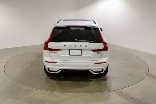 2026 Volvo XC60 B5 Ultra Black Edition