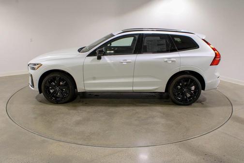 2026 Volvo XC60 B5 Ultra Black Edition