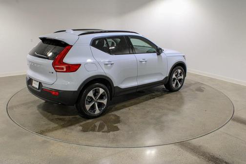 2026 Volvo XC40 B5 Plus