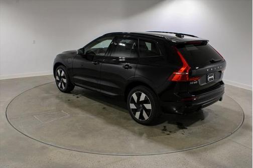2025 Volvo XC60 Plug-In Hybrid T8 Plus