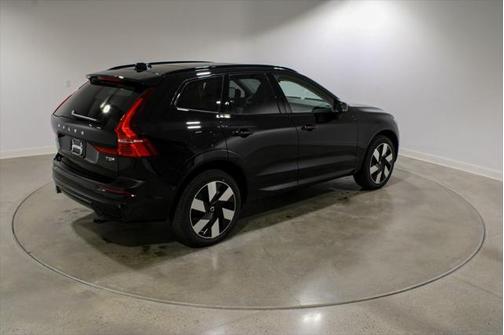 2025 Volvo XC60 Plug-In Hybrid T8 Plus