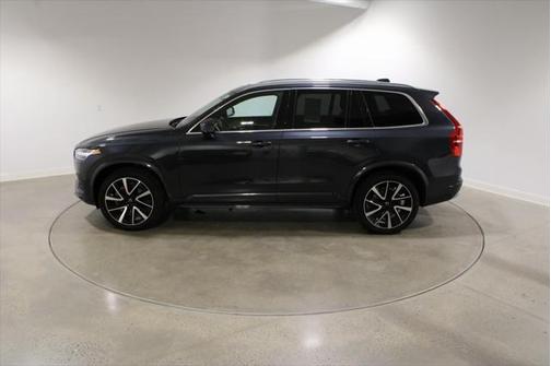 2022 Volvo XC90 T6 Momentum