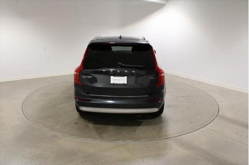 2022 Volvo XC90 T6 Momentum