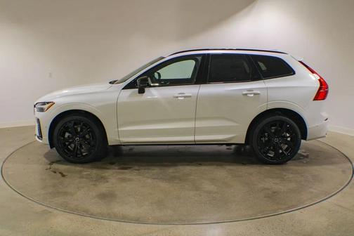 Crystal White Metallic 2026 Volvo XC60 B5 Ultra Black Edition