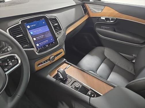 2023 Volvo XC90 Recharge Plug-In Hybrid T8 Plus Dark Theme 7-Seater