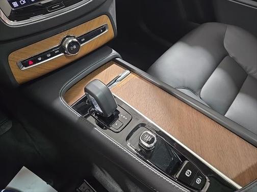 2023 Volvo XC90 Recharge Plug-In Hybrid T8 Plus Dark Theme 7-Seater