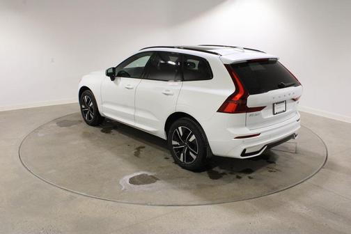 Crystal White Metallic 2026 Volvo XC60 B5 Core