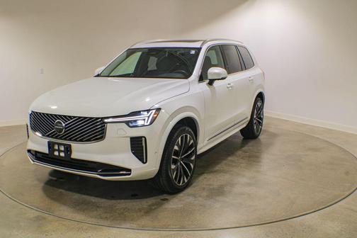 Crystal White Metallic 2025 Volvo XC90 B6 Plus 7-Seater