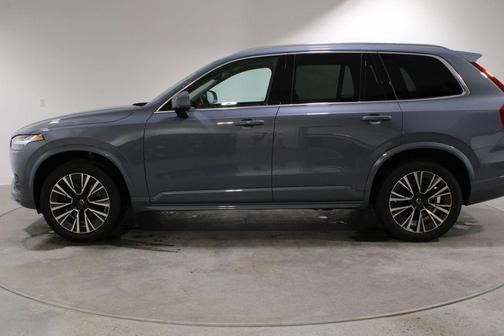 2022 Volvo XC90 T5 Momentum