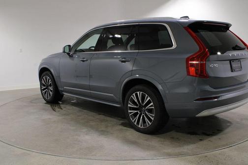 2022 Volvo XC90 T5 Momentum