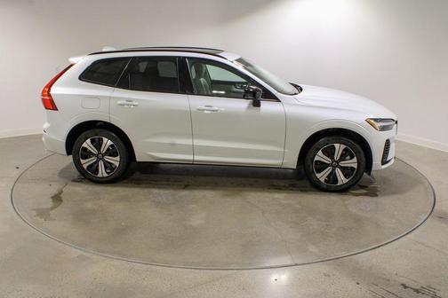 2025 Volvo XC60 Plug-In Hybrid T8 Core