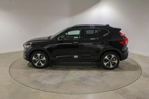2026 Volvo XC40 Plus, B5 AWD Gas (mild hybrid), Dark