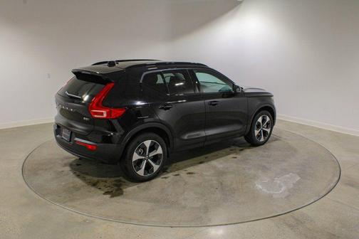 2026 Volvo XC40 Plus, B5 AWD Gas (mild hybrid), Dark