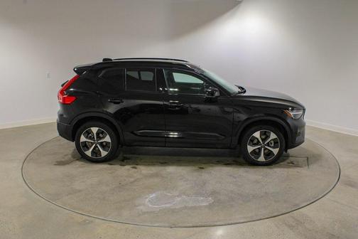 2026 Volvo XC40 Plus, B5 AWD Gas (mild hybrid), Dark