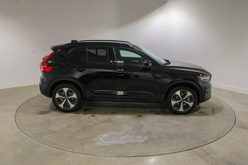 2026 Volvo XC40 Plus, B5 AWD Gas (mild hybrid), Dark