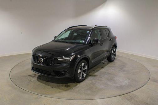 2026 Volvo XC40 Plus, B5 AWD Gas (mild hybrid), Dark