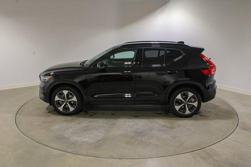 2026 Volvo XC40 Plus, B5 AWD Gas (mild hybrid), Dark