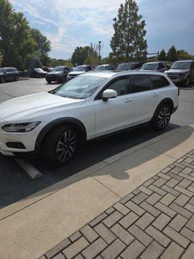 2024 Volvo V90 Cross Country B6