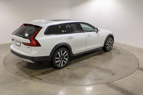 2024 Volvo V90 Cross Country B6